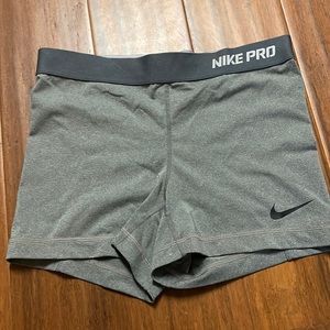 Pre-owned Nike gray shorts side medium
